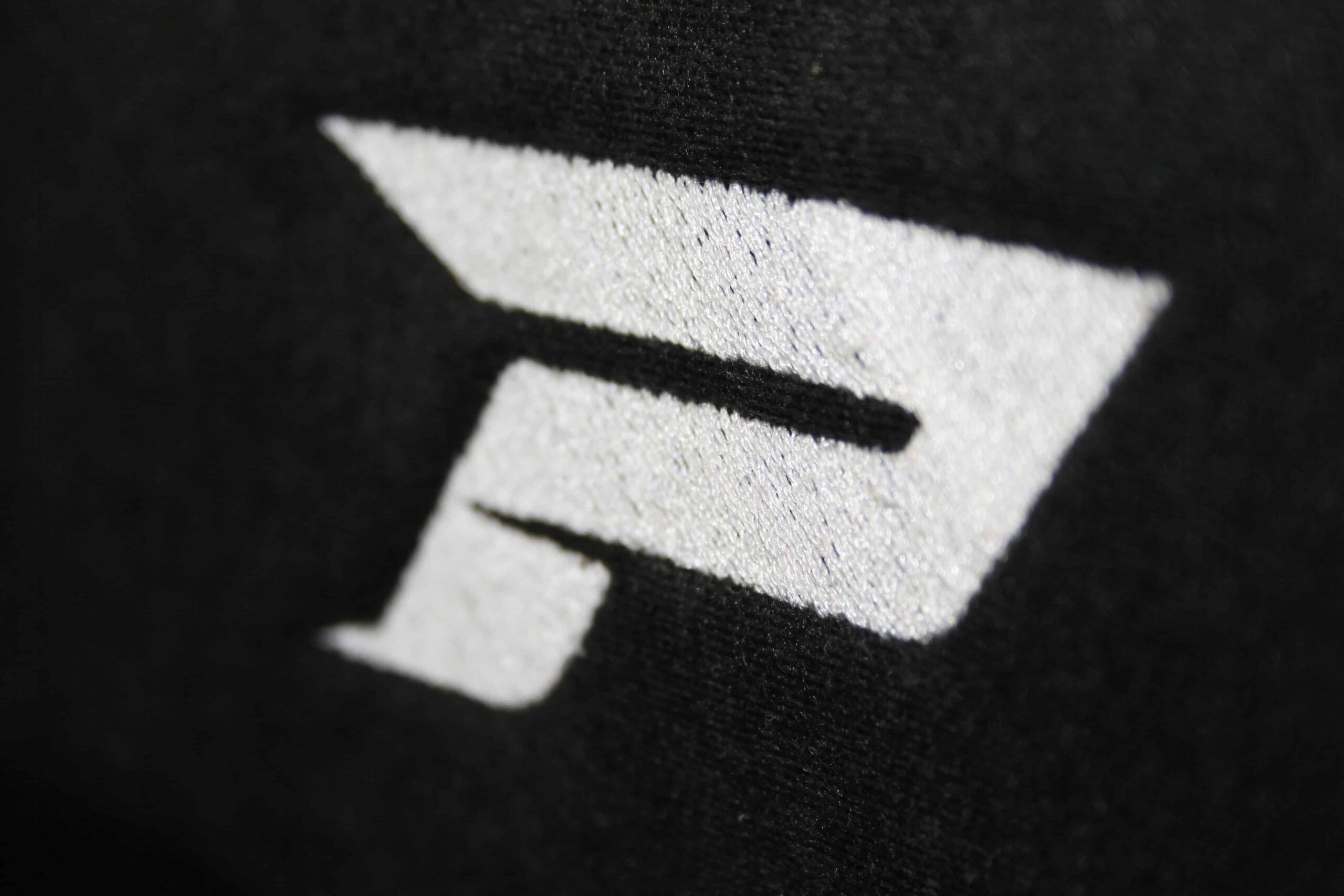 logo prosimu ricamato